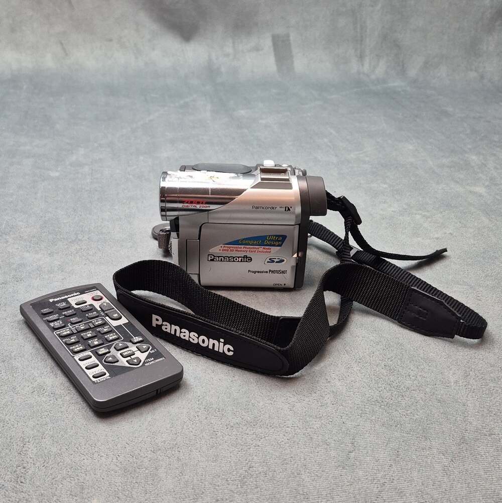 Panasonic Palmcorder Mini DV Progressive PhotoShot Camcorder PV-DC252D UNTESTED